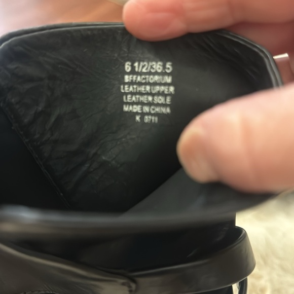 B Brian Atwood Factorium leather bootie Platform heel Size 6.5. buckle detail - Picture 15 of 16